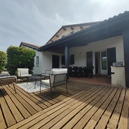 Landaise Et Sa Grande Piscine * Biscarrosse