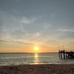 Landaise Et Sa Grande Piscine