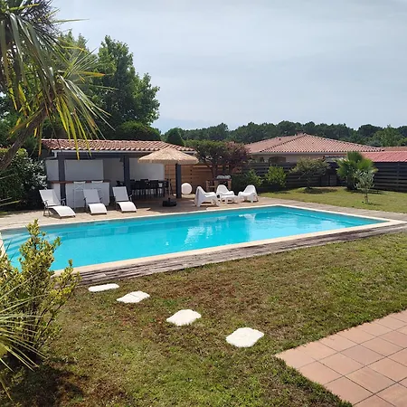 펜션 Landaise Et Sa Grande Piscine