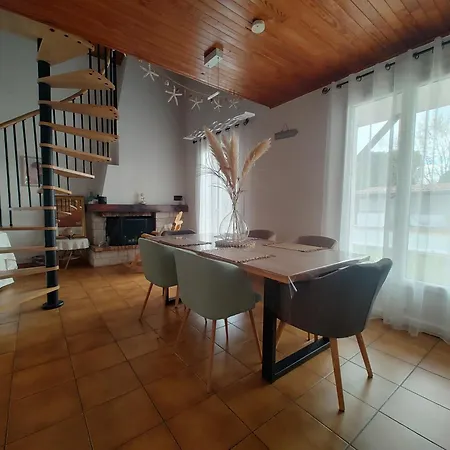Prázdninový dům Landaise Et Sa Grande Piscine